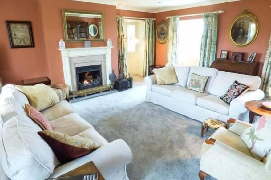 THE OLD FORGE, family friendly, with open fire in Bashall Eaves