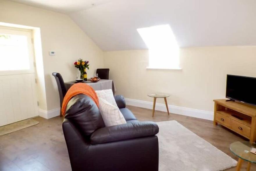LLOFT GWAIR - HAYLOFT, pet friendly, with a garden in Crymych