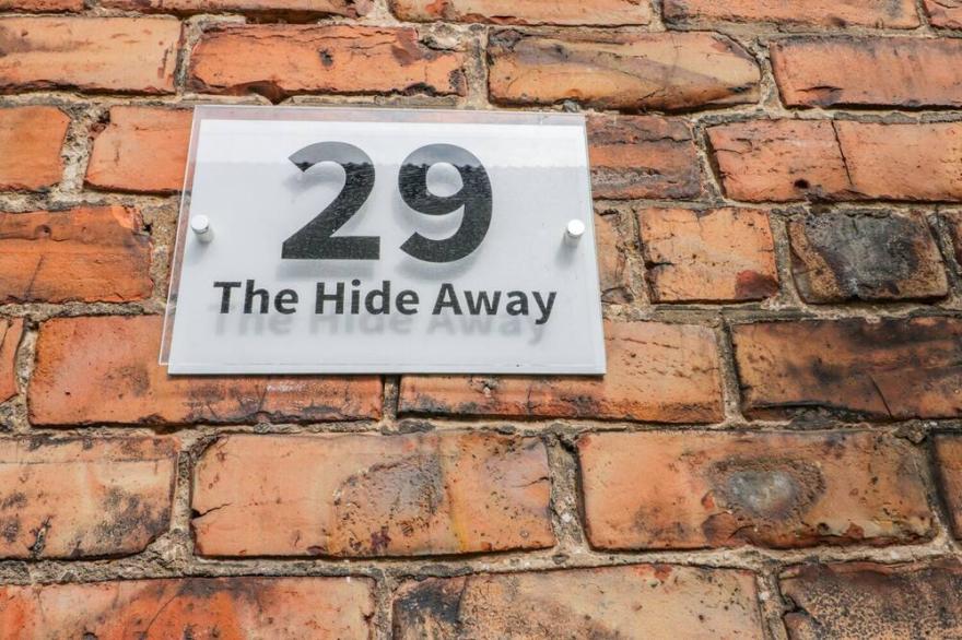 THE HIDE AWAY, pet friendly, with a garden in Marske-By-The-Sea