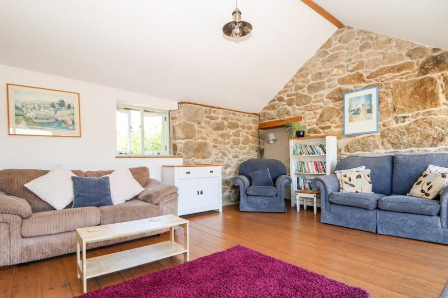 THE OLD BARN, family friendly, with a garden in Penzance