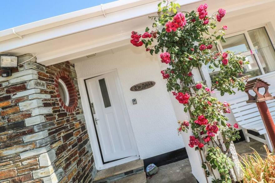 THE SHACK, pet friendly, country holiday cottage in Newquay