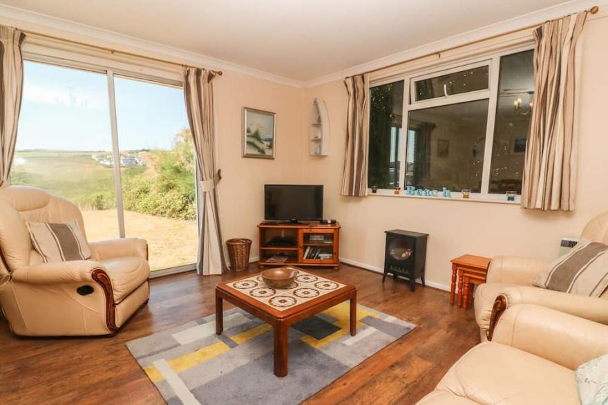THE SHACK, pet friendly, country holiday cottage in Newquay