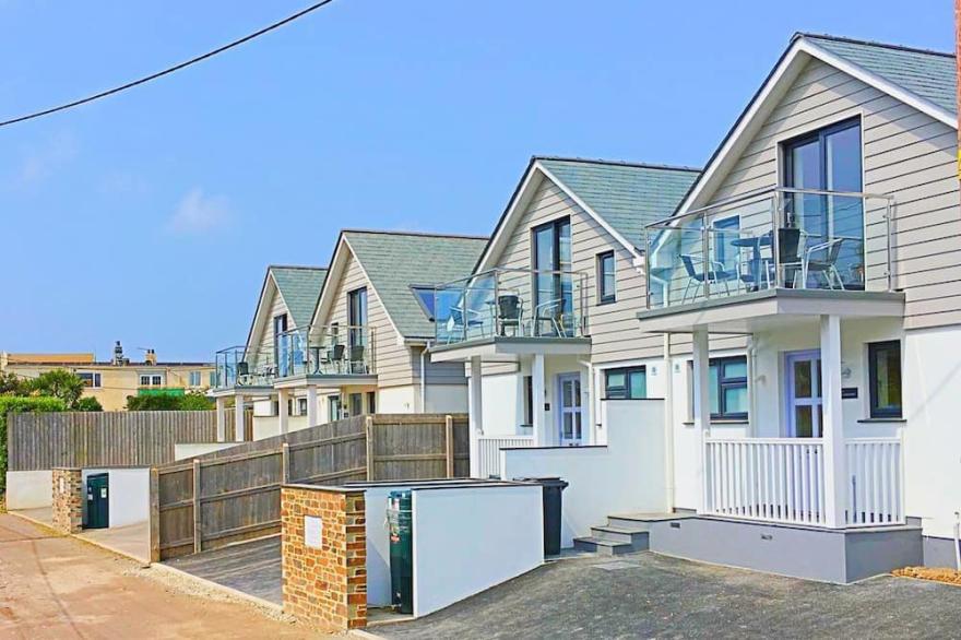 2 The Navigators - Luxury 3  bedroom beach villa only 100 meters to the beach