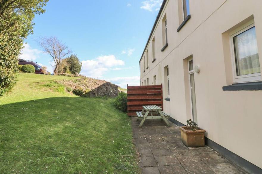 SEAVIEW, pet friendly, country holiday cottage in Coverack