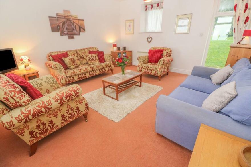 SEAVIEW, pet friendly, country holiday cottage in Coverack