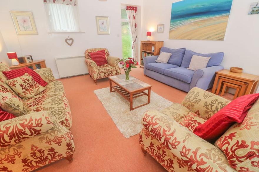 SEAVIEW, pet friendly, country holiday cottage in Coverack