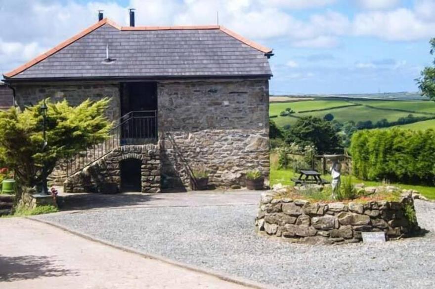 OWL COTTAGE, family friendly, character holiday cottage in Camelford