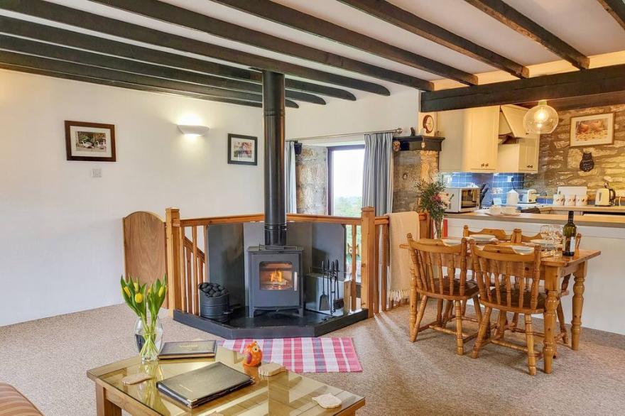 OWL COTTAGE, family friendly, character holiday cottage in Camelford