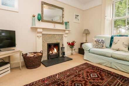 BANNETH, pet friendly, character holiday cottage in Helford