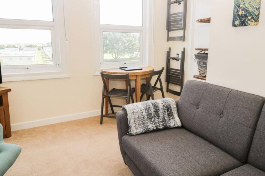 OAK  LODGE, family friendly, country holiday cottage in East Runton