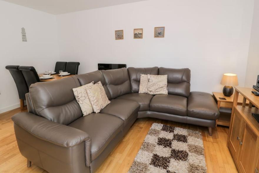 TIDES, family friendly, country holiday cottage in Benllech