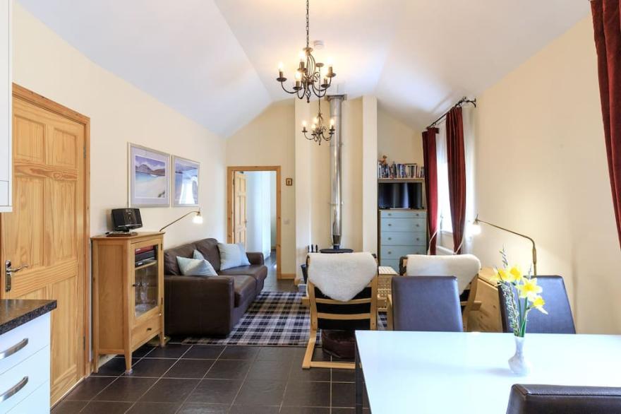 OLD MISSION HALL, pet friendly, country holiday cottage in Cromore