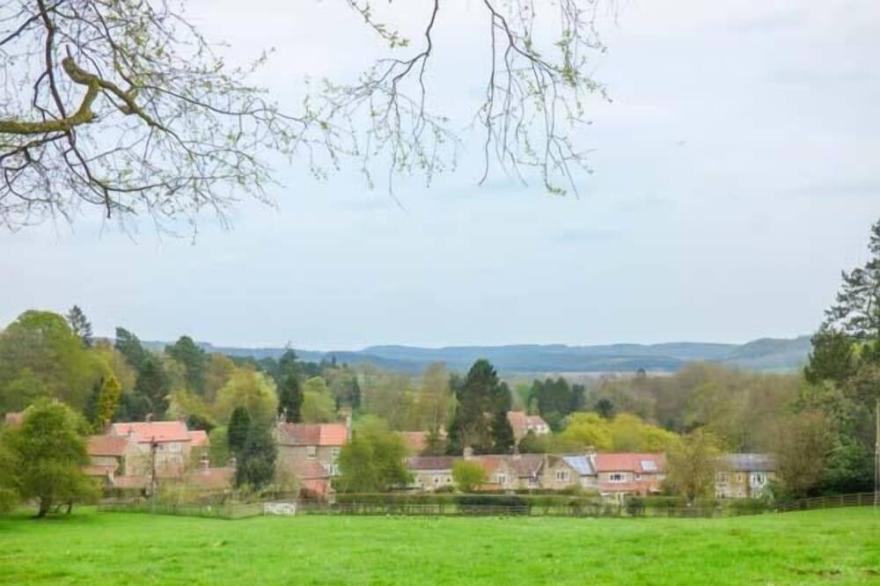 THE GREEN, pet friendly, luxury holiday cottage in Lastingham