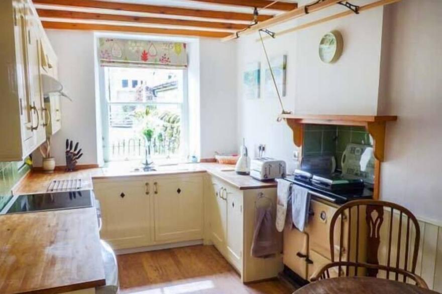 THE GREEN, pet friendly, luxury holiday cottage in Lastingham