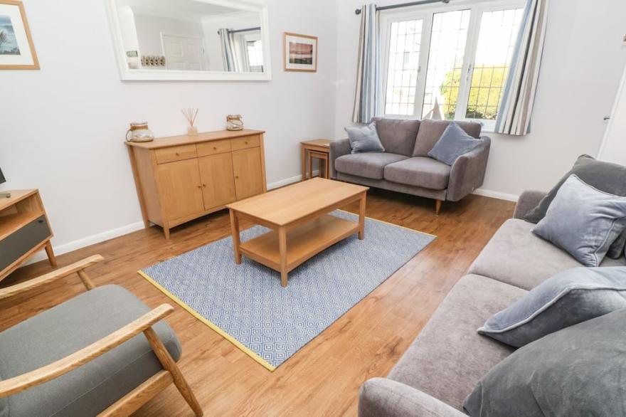 ROCKPOOL, pet friendly, country holiday cottage in Harlyn, Cornwall