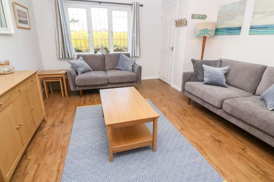 ROCKPOOL, pet friendly, country holiday cottage in Harlyn, Cornwall