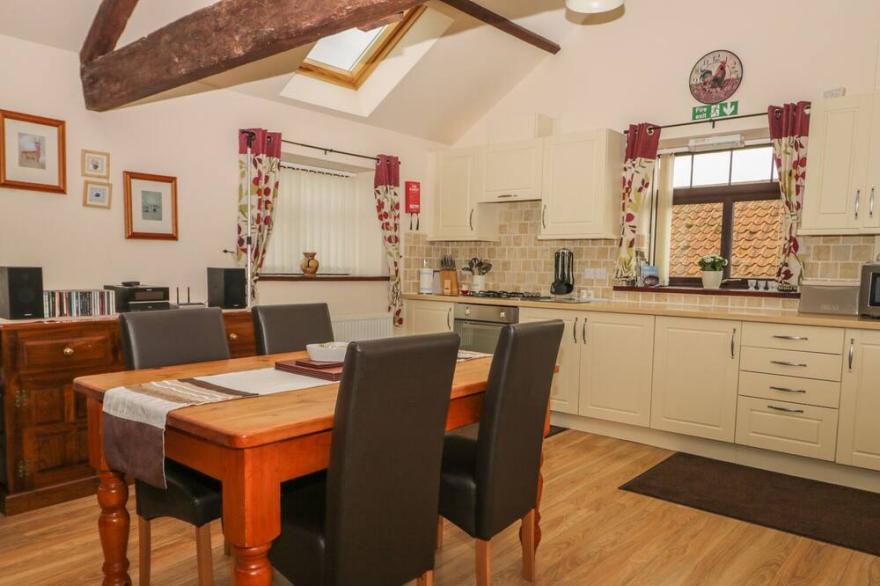 THE BARN, pet friendly, character holiday cottage in Burton Fleming
