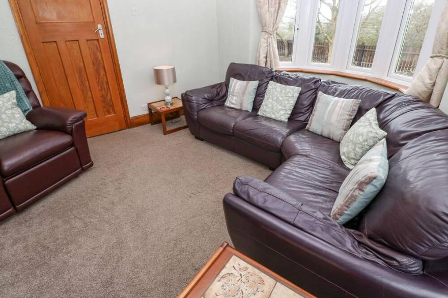 TRELYDARTH, pet friendly, character holiday cottage in Penhallow