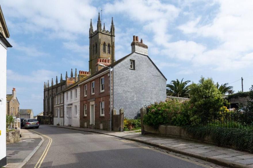 26 Chapel Street - Three Bedroom House, Sleeps 6
