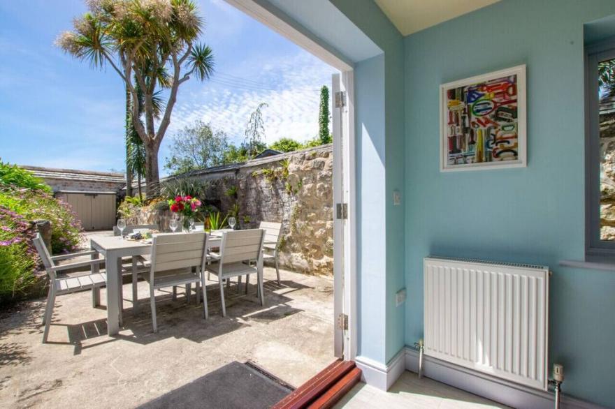 26 Chapel Street - Three Bedroom House, Sleeps 6