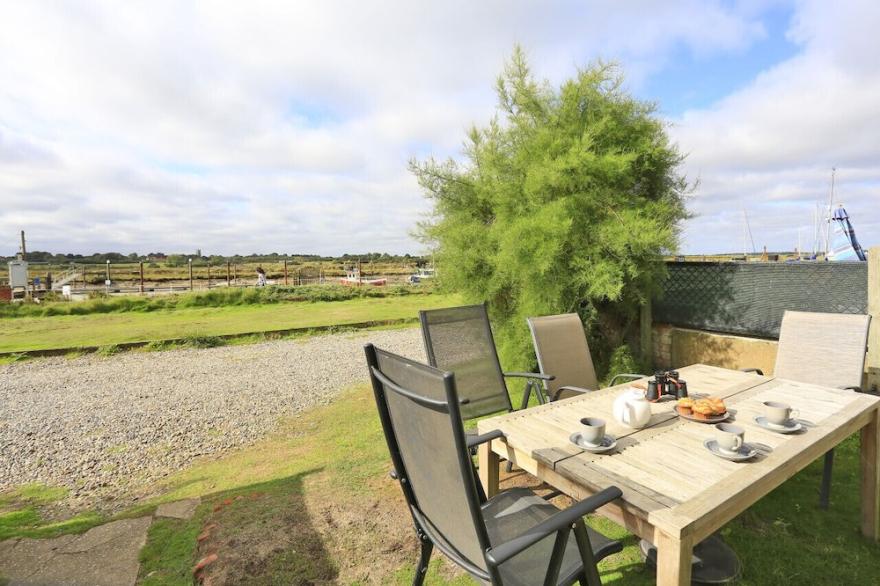 Harbour Cottage - Four Bedroom House, Sleeps 6