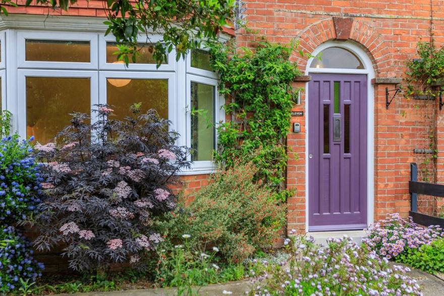 11 BEECH ROAD, pet friendly, with a garden in Weymouth