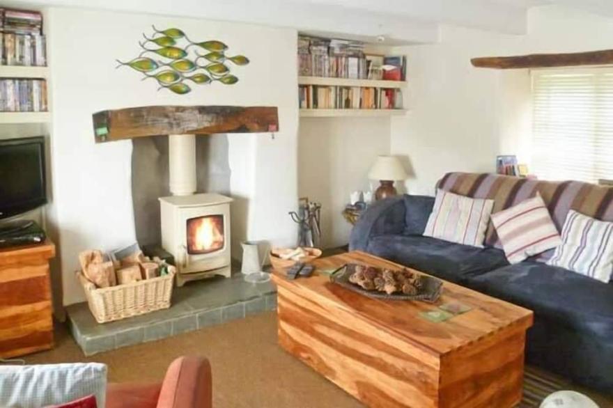 17 THE CLIFF, family friendly, with open fire in Mevagissey