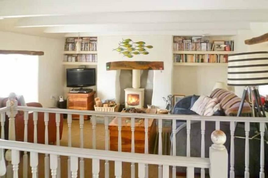 17 THE CLIFF, family friendly, with open fire in Mevagissey
