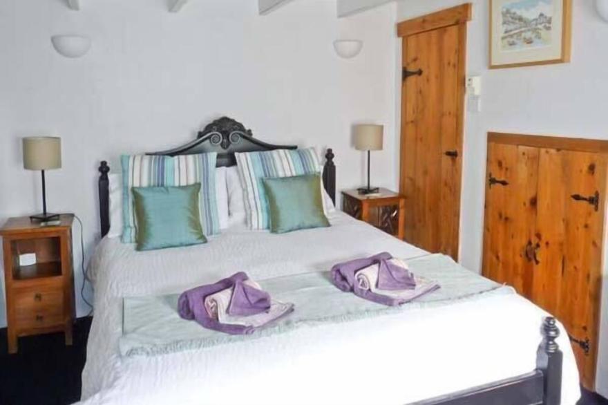 17 THE CLIFF, family friendly, with open fire in Mevagissey