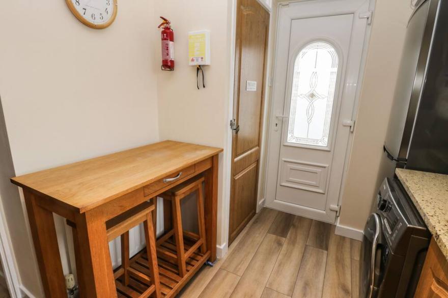 PARK VIEW, pet friendly, country holiday cottage in Filey