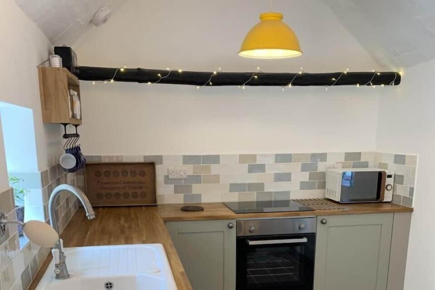 Cosy 18th Century Cottage.  Backs onto Golf Course, Village location.