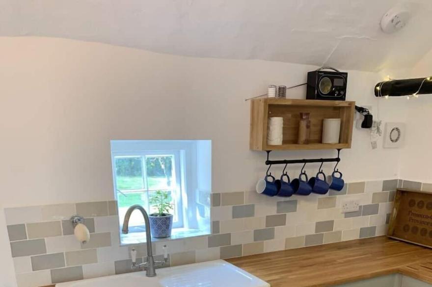 Cosy 18th Century Cottage.  Backs onto Golf Course, Village location.