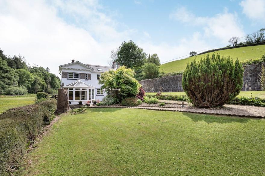 JARRAH, family friendly, country holiday cottage in Barnstaple