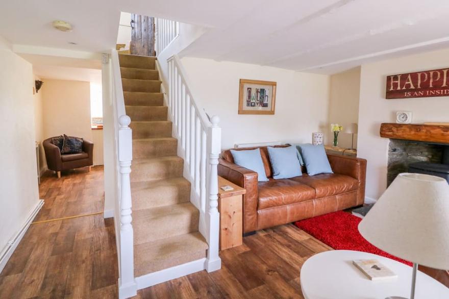 BANK HOUSE, pet friendly, with open fire in Newcastle Emlyn