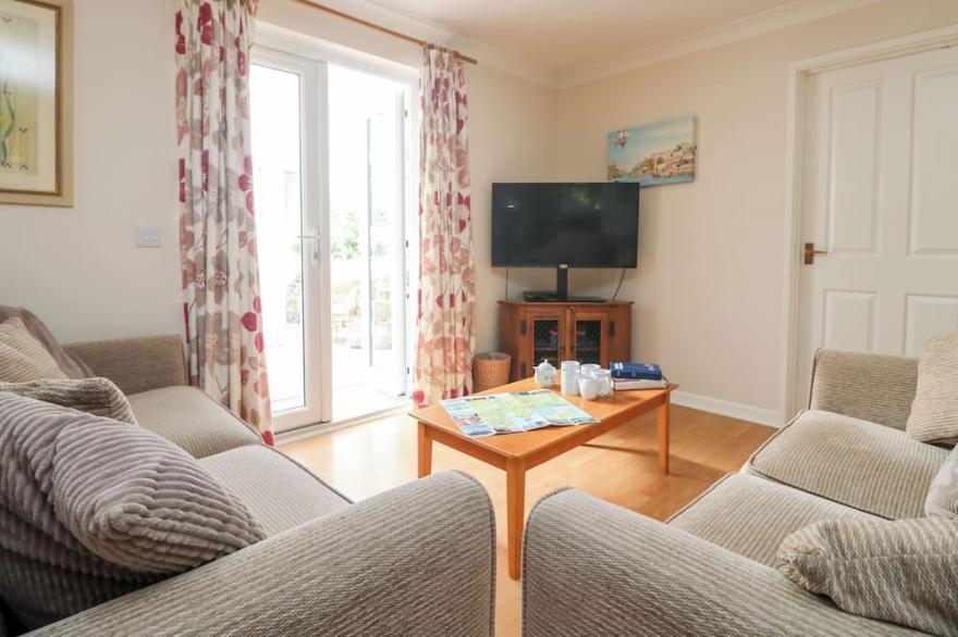 TRE POL PEN, pet friendly, country holiday cottage in Falmouth