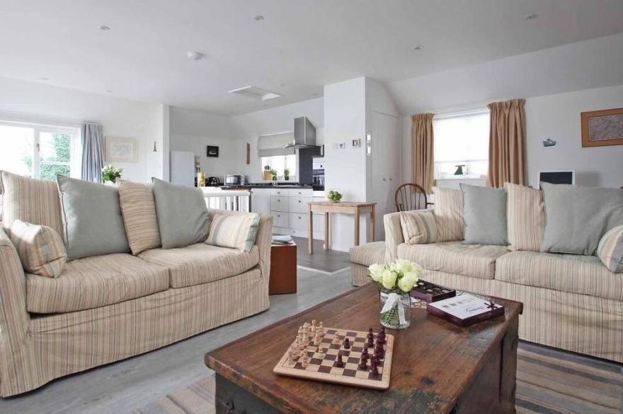 SLIPWAY COTTAGE, family friendly, country holiday cottage in Falmouth