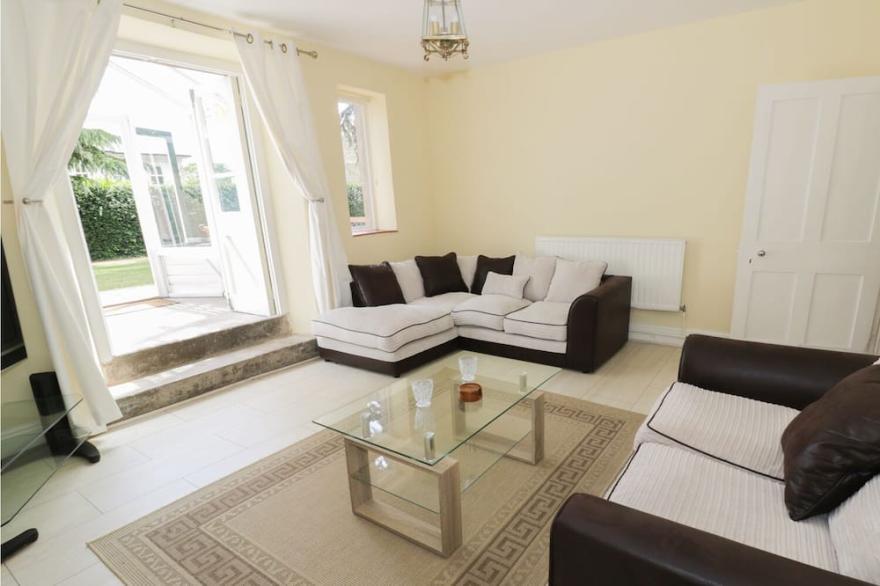 GARDEN VIEW, family friendly, character holiday cottage in Malvern