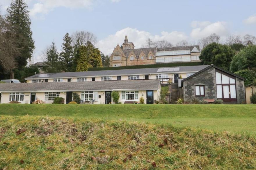 PRIORY GHYLL, family friendly, with a garden in Bowness-On-Windermere