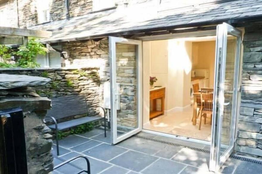 ROTHAY COTTAGE, family friendly, with a garden in Ambleside