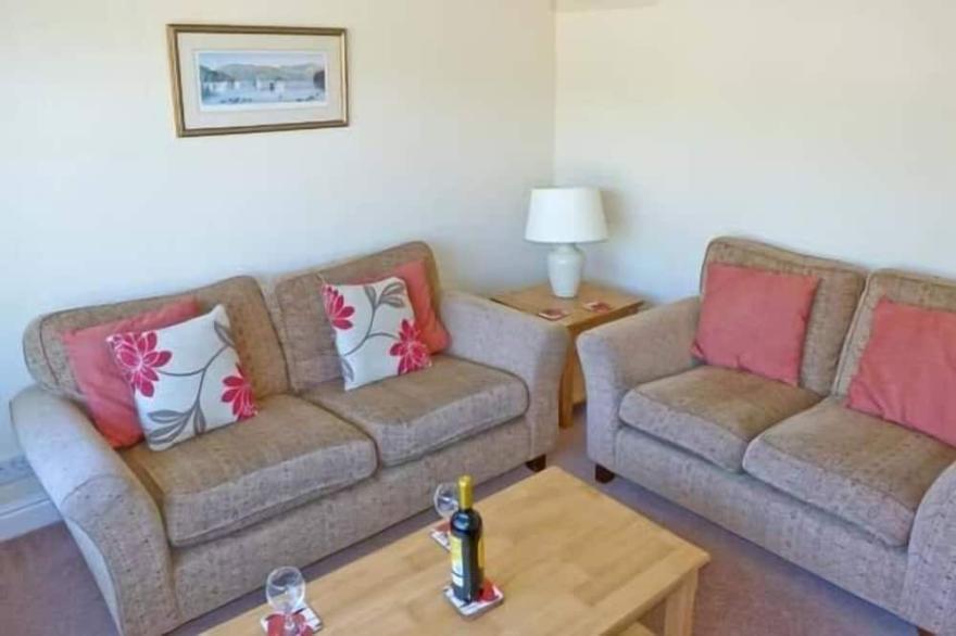ROTHAY COTTAGE, family friendly, with a garden in Ambleside