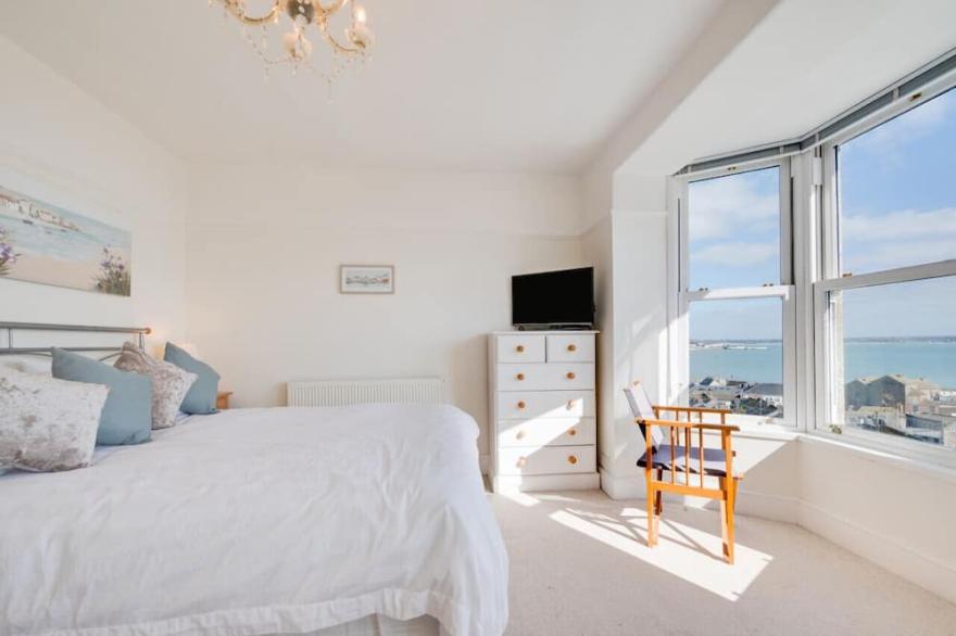 Tremayne House - Three Bedroom House, Sleeps 6