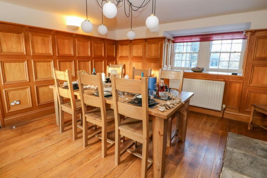 EAST FARM HOUSE, pet friendly, character holiday cottage in Humshaugh