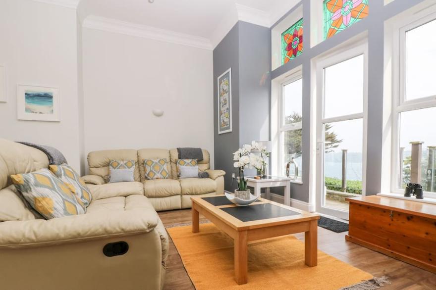 BY THE SEA, pet friendly, country holiday cottage in Newquay