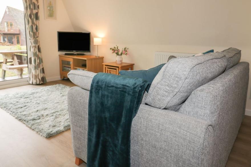 LODGE 22, BODMIN HOLIDAY PARK, CORNWALL, family friendly in Lanivet