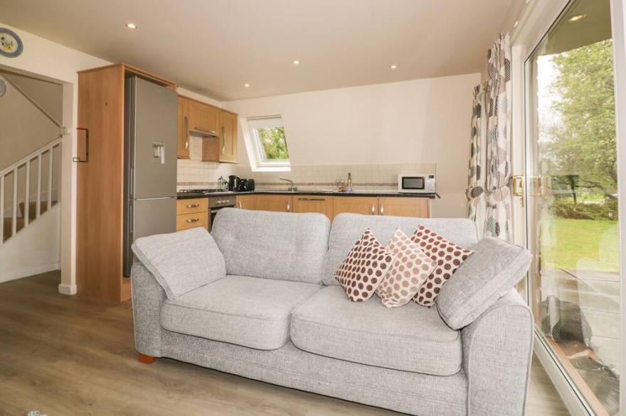 LODGE 22, BODMIN HOLIDAY PARK, CORNWALL, family friendly in Lanivet