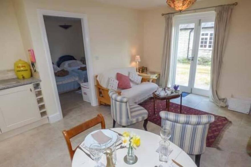 STABLE COTTAGE, pet friendly, country holiday cottage in Hovingham