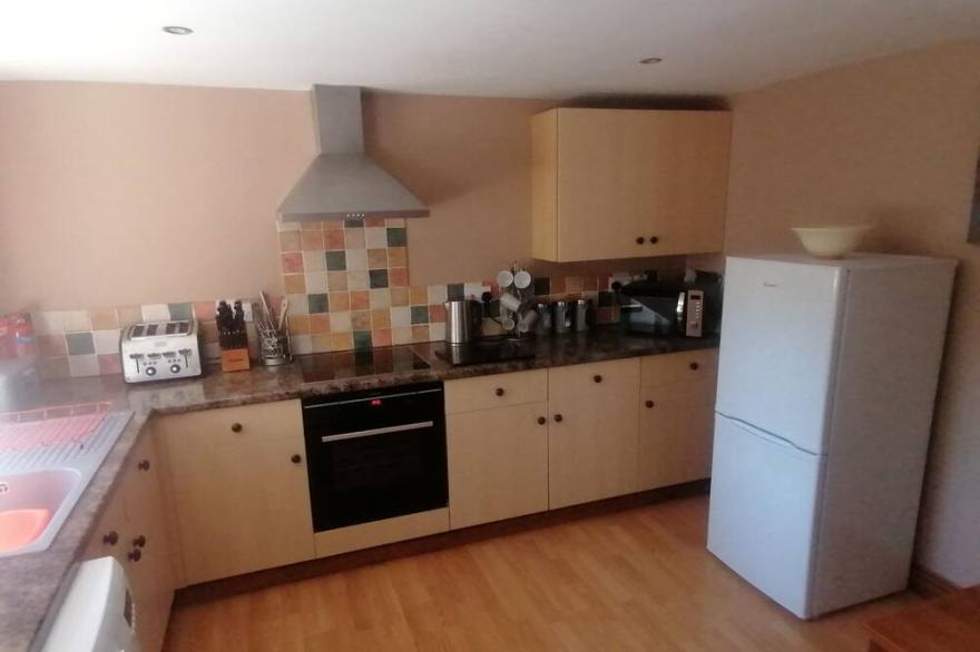 THE BARN, pet friendly, with a garden in Long Sutton