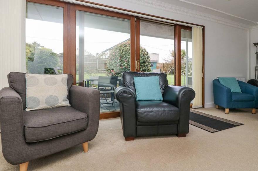 POLKERRIS VIEW, pet friendly, country holiday cottage in Carlyon Bay