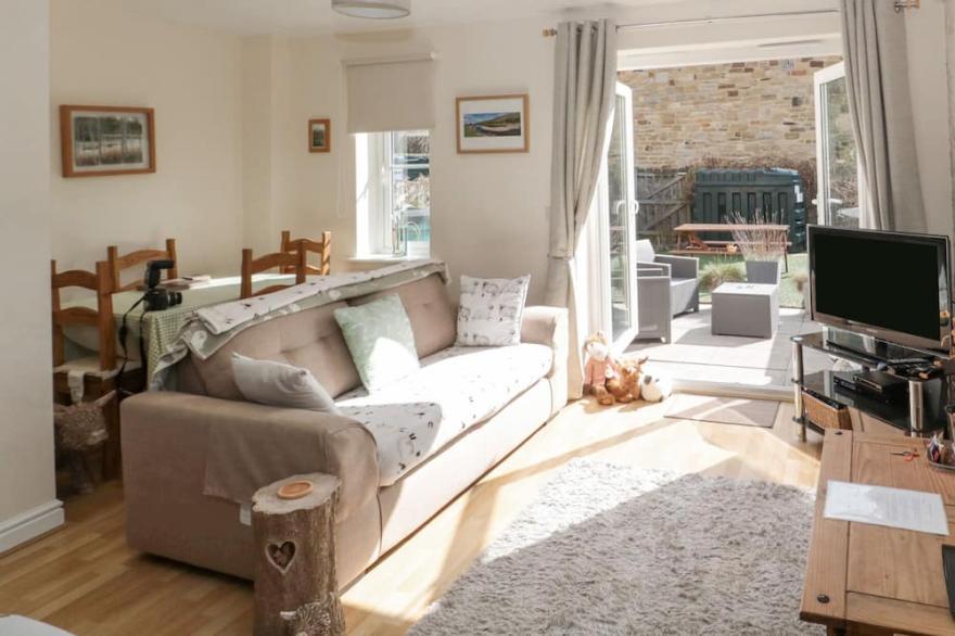 RAMBLERS COTTAGE, family friendly, with a garden in Powburn