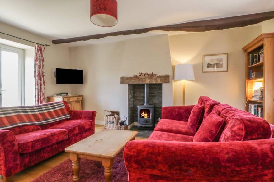MELL VIEW COTTAGE, family friendly, with open fire in Pooley Bridge